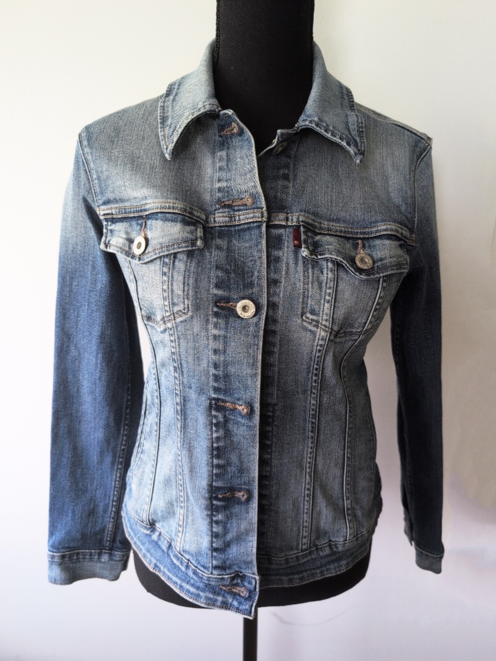 Levi's Women's Medium Blue Denim Trucker Jacket Size XS